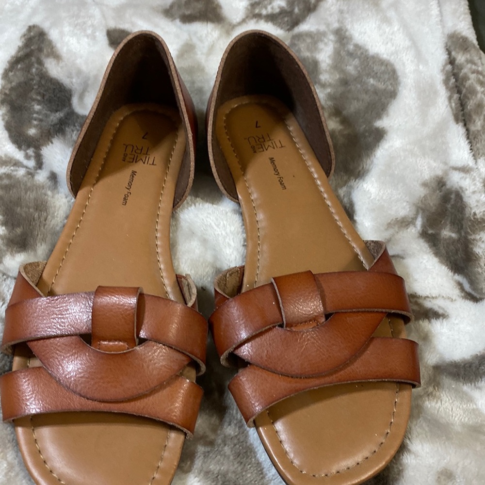 Real leather with memory foam, size 7 sandals